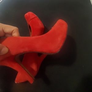 ❤️RED CORAL❤️ SUEDE ISOLA PUMPS Size 6